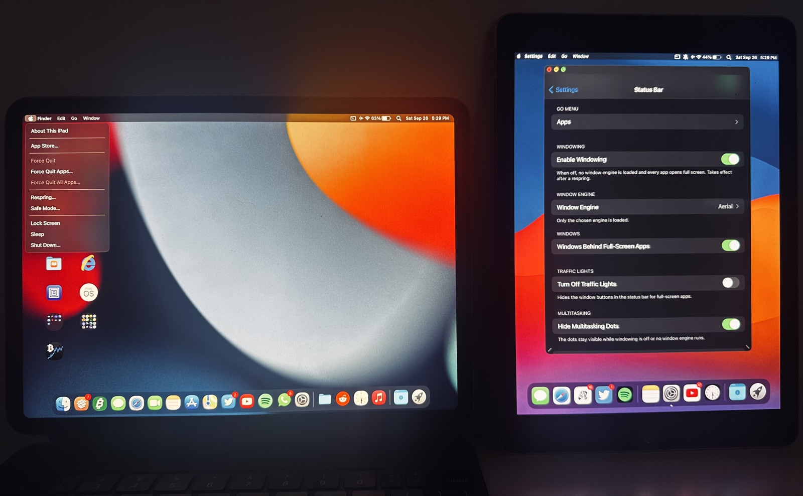 Both test iPads running MacStatusBar&Dock